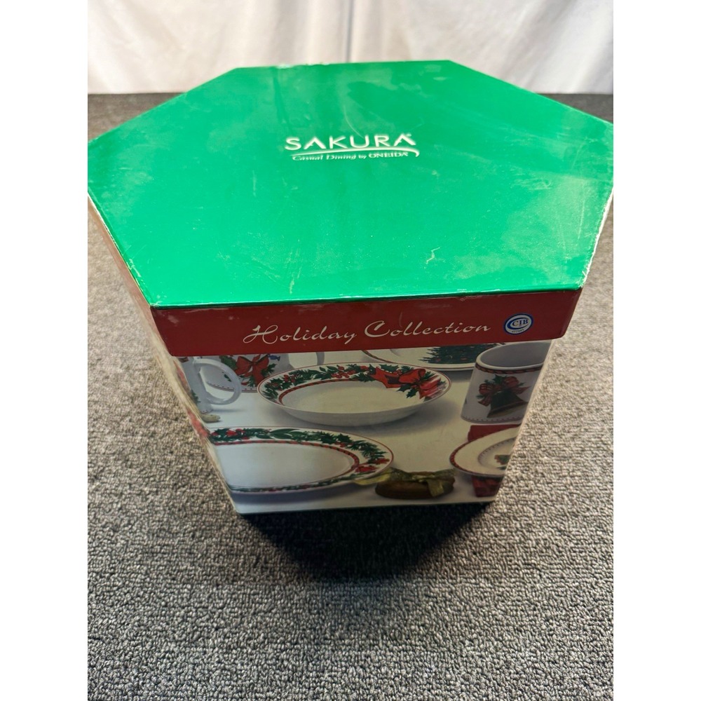 Sakura Holiday Cheer 16-Piece Ceramic Dinner Set 4 Place Settings Christmas